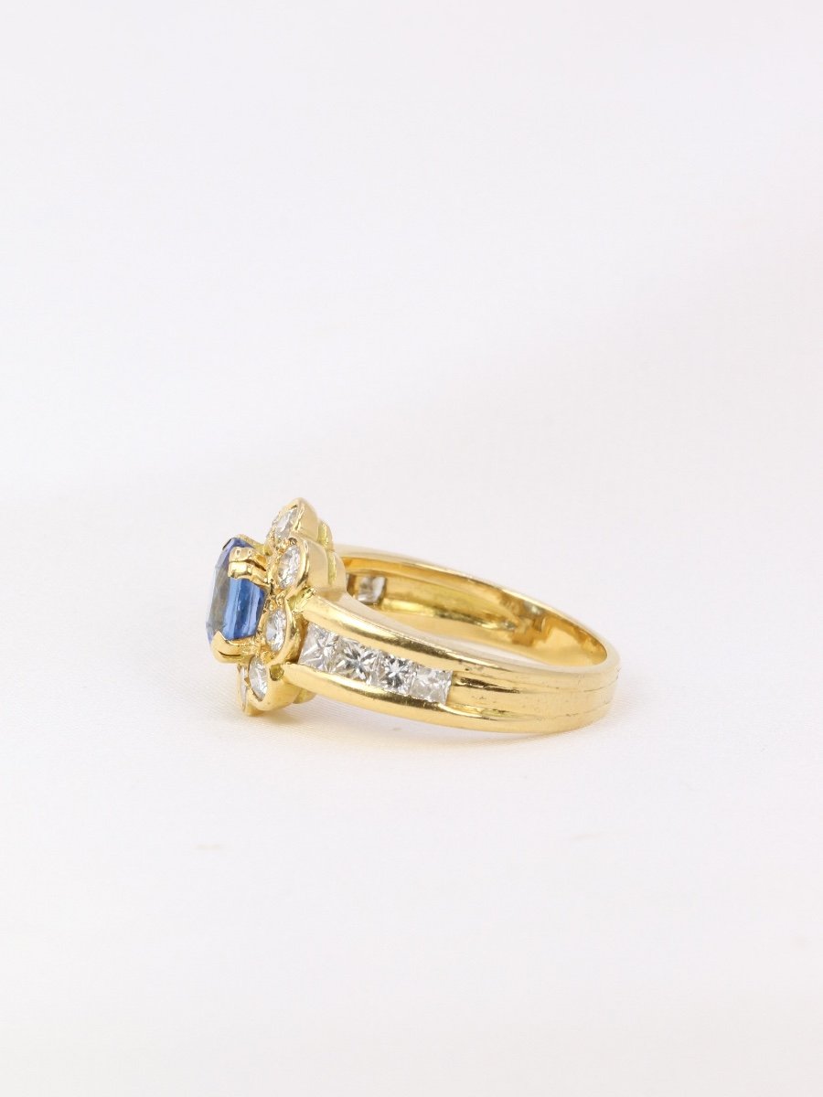 Vintage Marguerite Ring In Gold, Oval Sapphire And Diamonds-photo-4