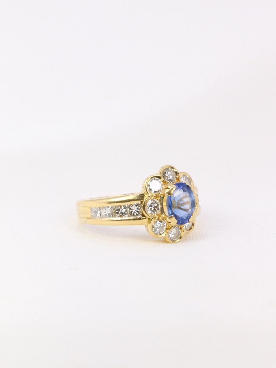 Vintage Marguerite Ring In Gold, Oval Sapphire And Diamonds-photo-3