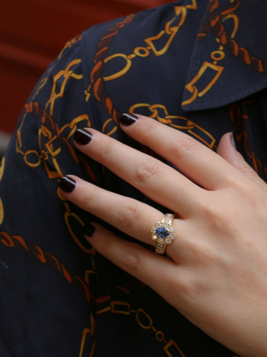 Vintage Marguerite Ring In Gold, Oval Sapphire And Diamonds-photo-4