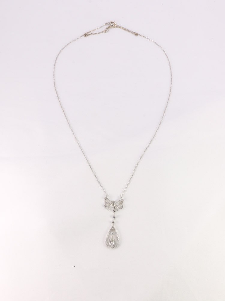 Belle Epoque Knot Necklace White Gold Diamonds-photo-3