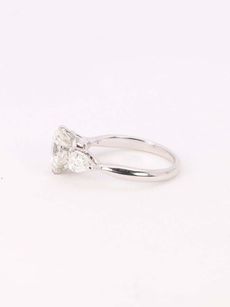 White Gold Trilogy Ring Round Diamond 2.07 Ct Pear Diamonds-photo-4