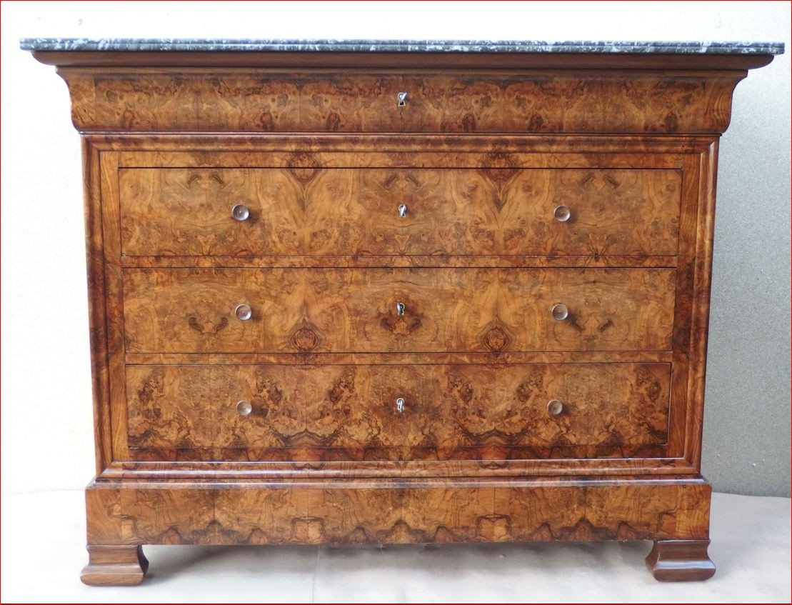 Commode Louis Philippe En Ronce De Noyer 19ème Siècle .