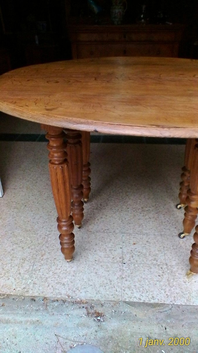 Six-leg Oak Table With Two Extensions.-photo-2