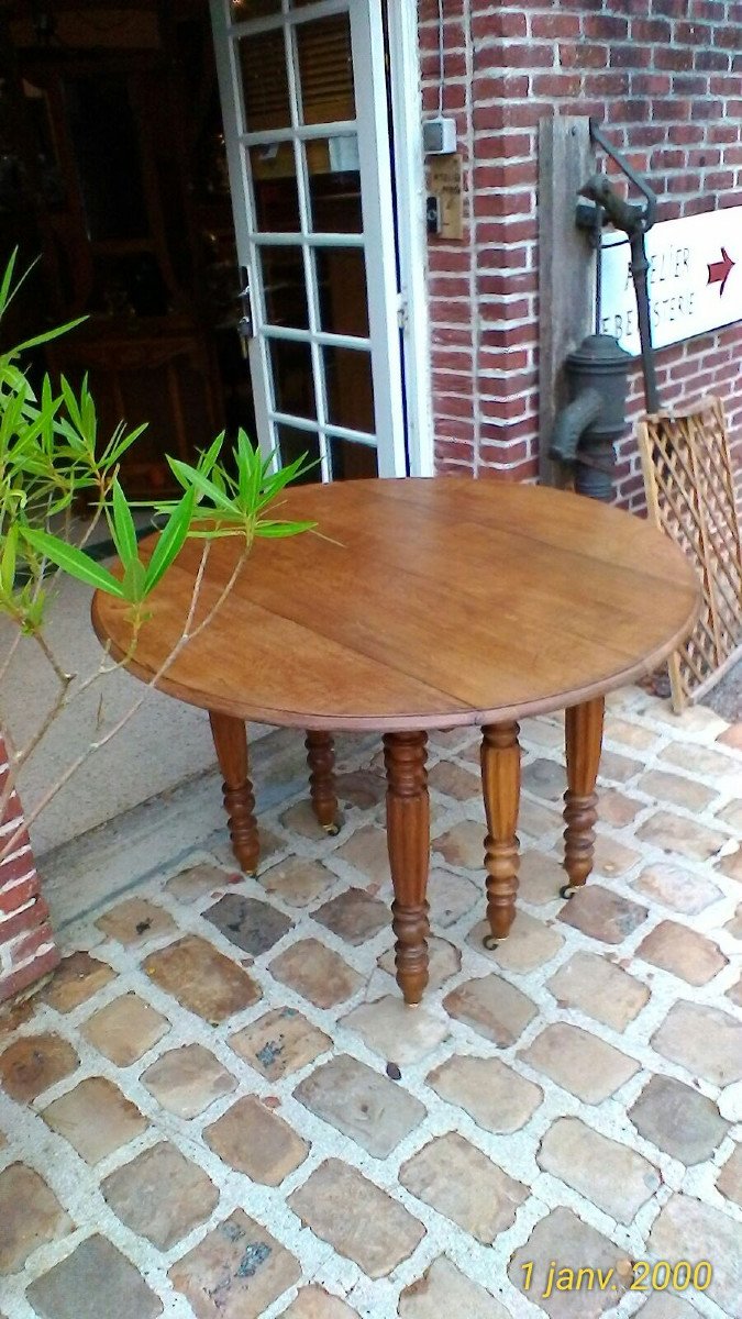 Six-leg Oak Table With Two Extensions.