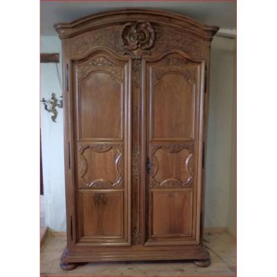 Armoire Lyonnaise En Noyer.