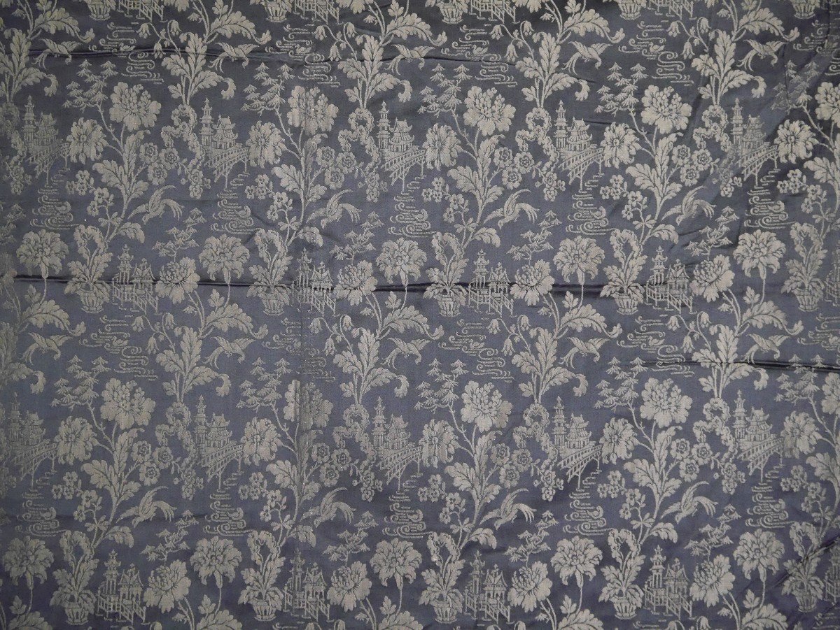 Tissu Louis XVI à Décors De Pagodes, Fleurs Et Oiseaux-photo-2