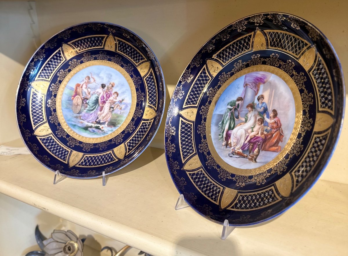 Paire d'assiettes Autrichiennes, en porcelaine, à décor de pigments dorés d'époque fin 19ème-photo-1