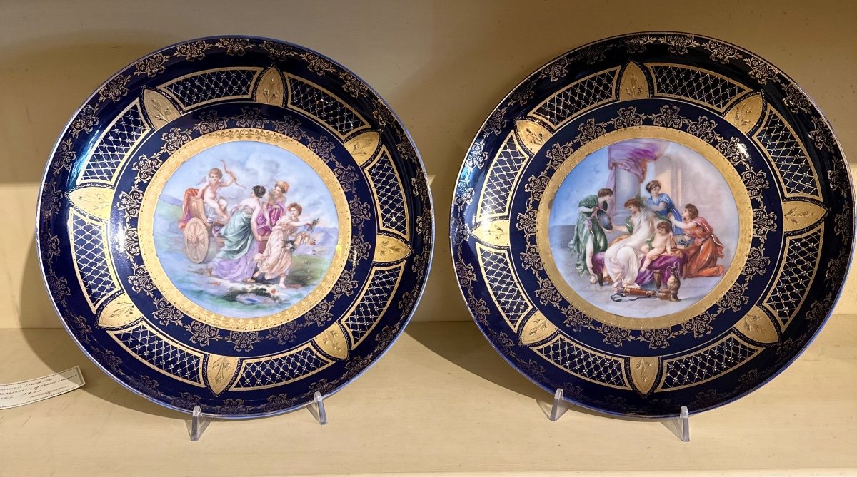 Paire d'assiettes Autrichiennes, en porcelaine, à décor de pigments dorés d'époque fin 19ème-photo-2