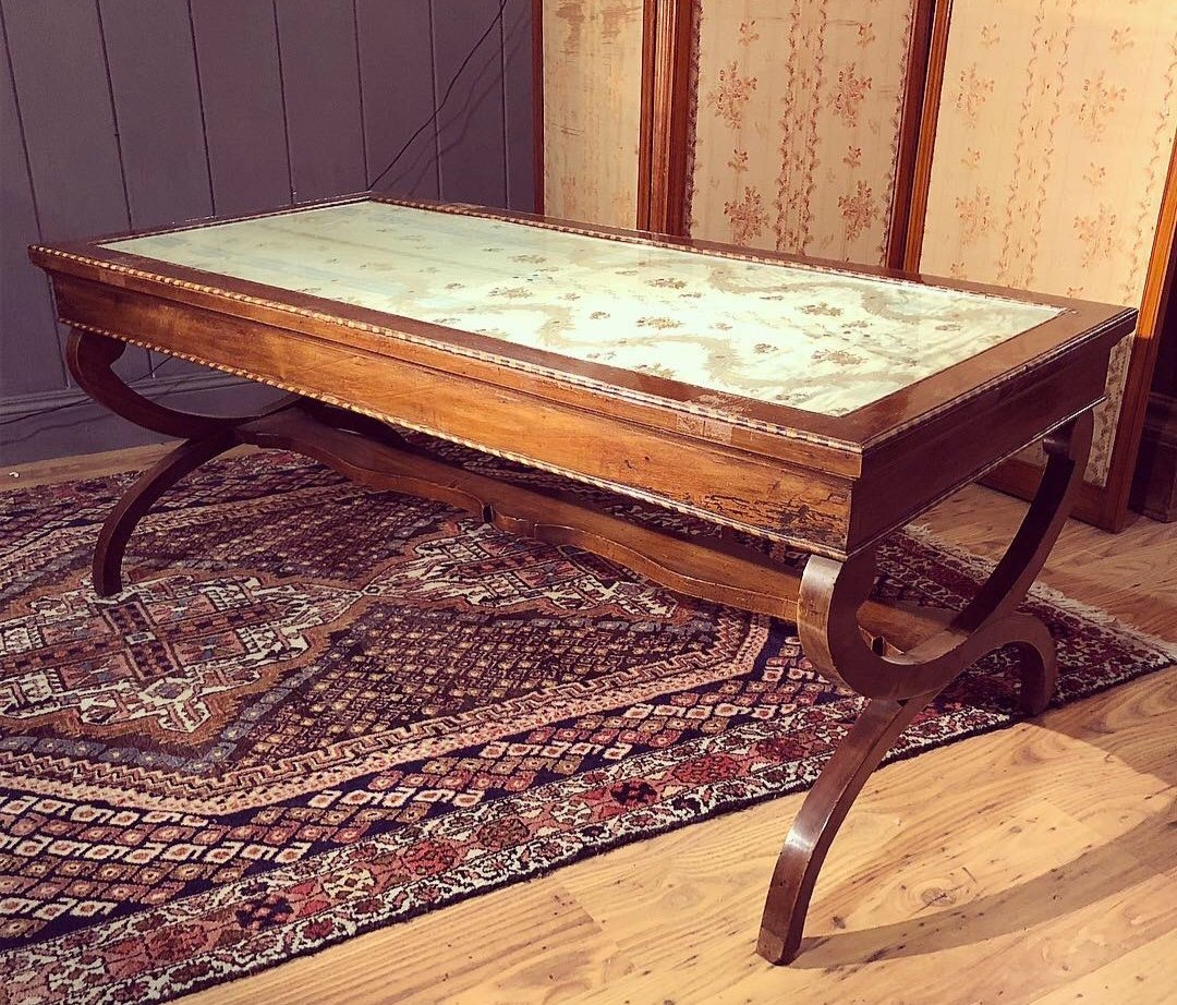 Coffee Table In Mahogany With Maple Inlays, Early 20th Century Victorian Style. 