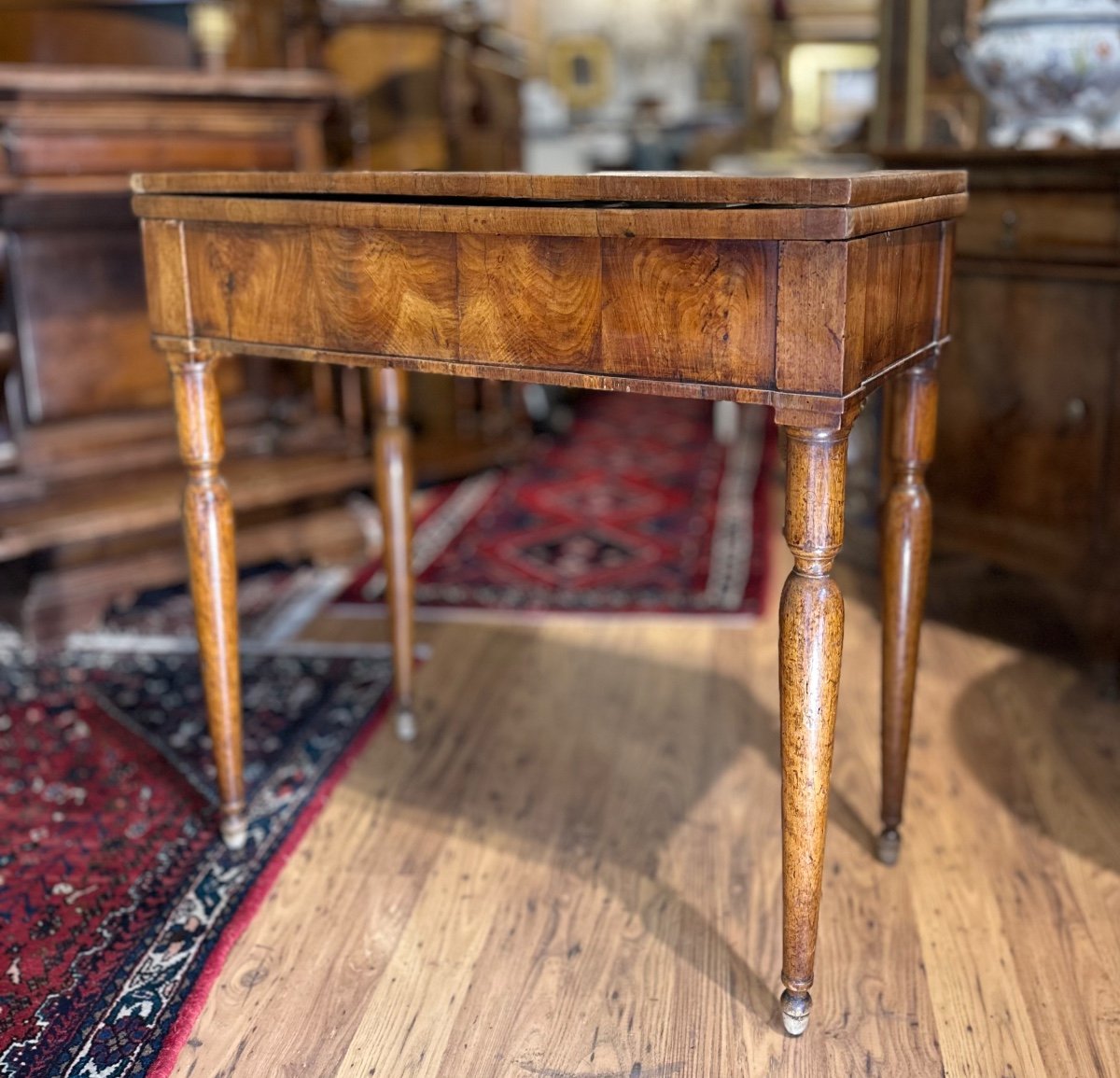 Table à Jeux à Double Plateau En Bois Plaqué Noyer. Période Du Milieu Du XIXe Siècle