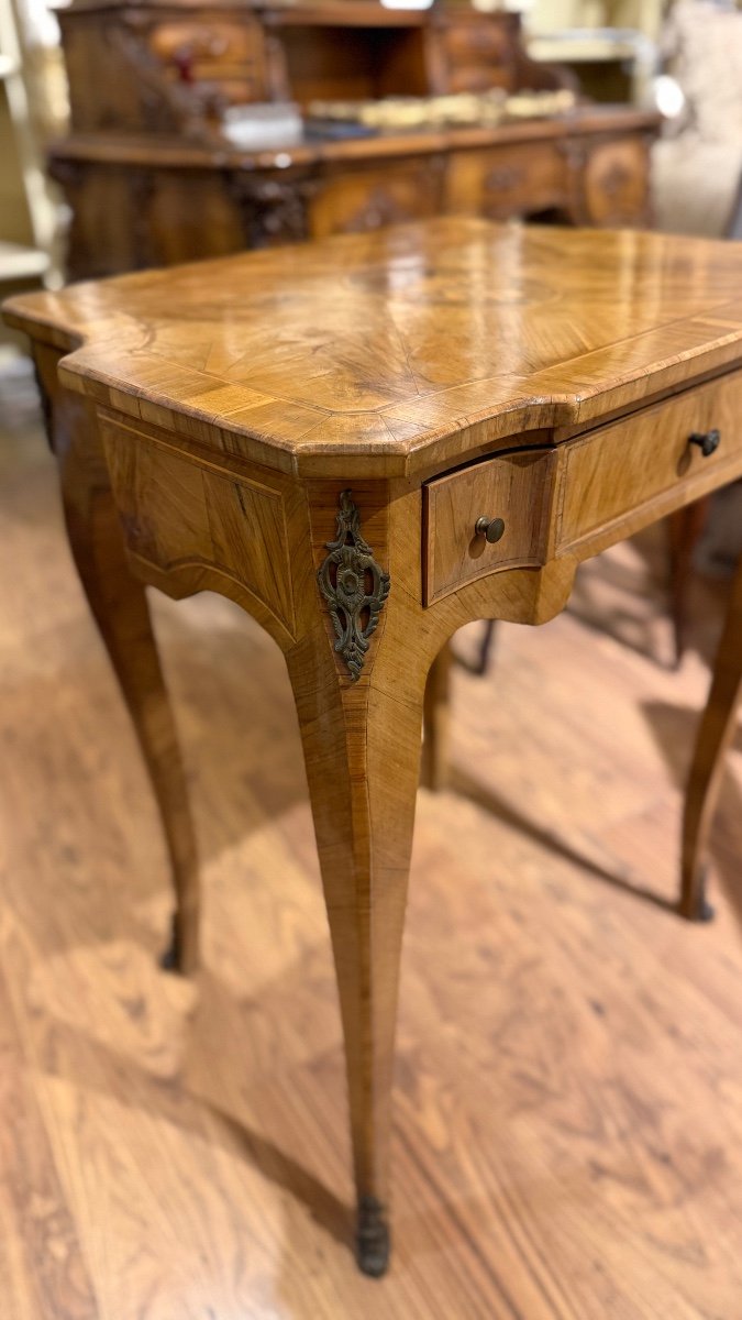 Walnut Veneered 3-drawer Coffee Table With Maple And Mahogany Inlays. -photo-3