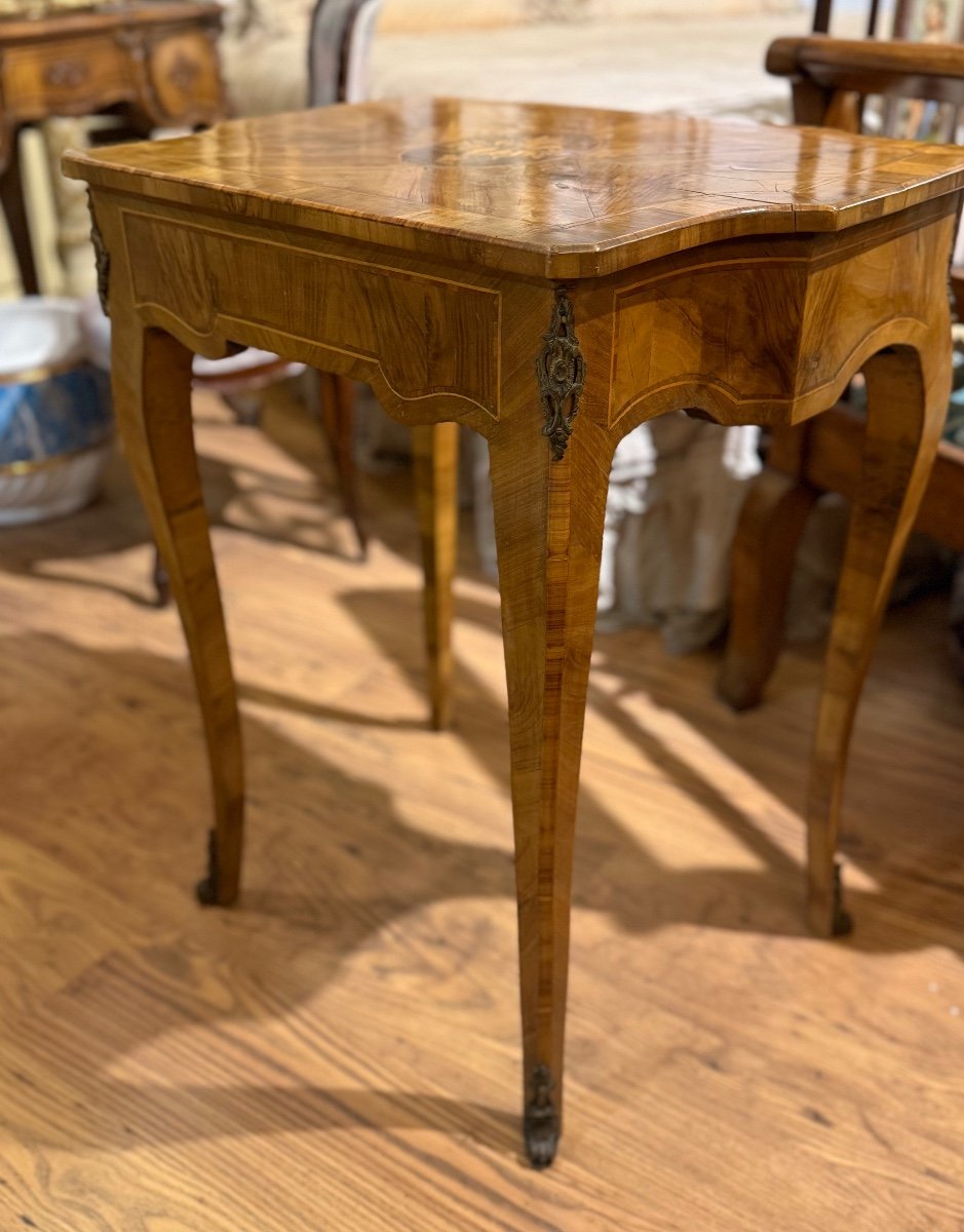 Walnut Veneered 3-drawer Coffee Table With Maple And Mahogany Inlays. -photo-1