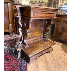 Kneeler In Solid Walnut. Period '600/'700