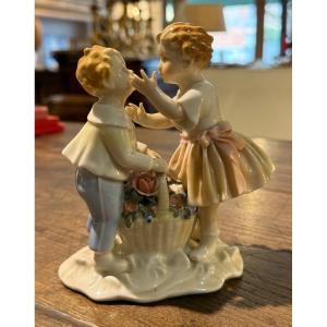 Figurine Représentant Des Jeunes Filles En Porcelaine. Ens 1920 Rudolstadt Allemagne