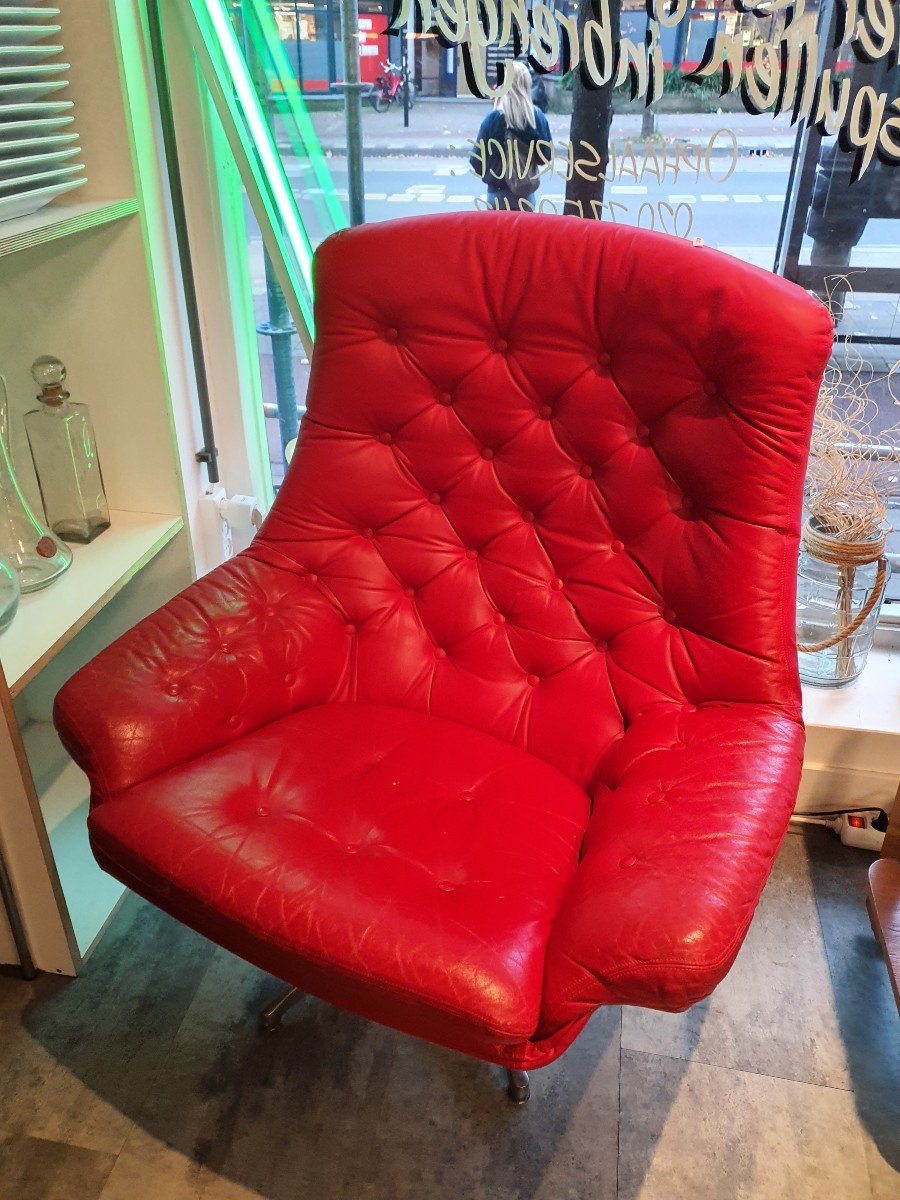 Pairs Of Red Armchairs-photo-1