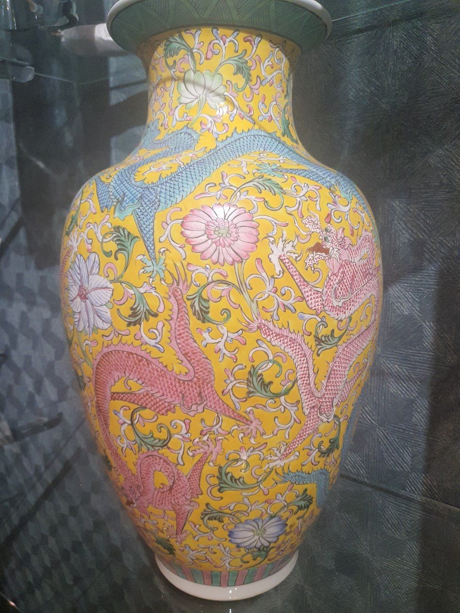 China Famille Jaune Vase