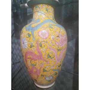 China Famille Jaune Vase