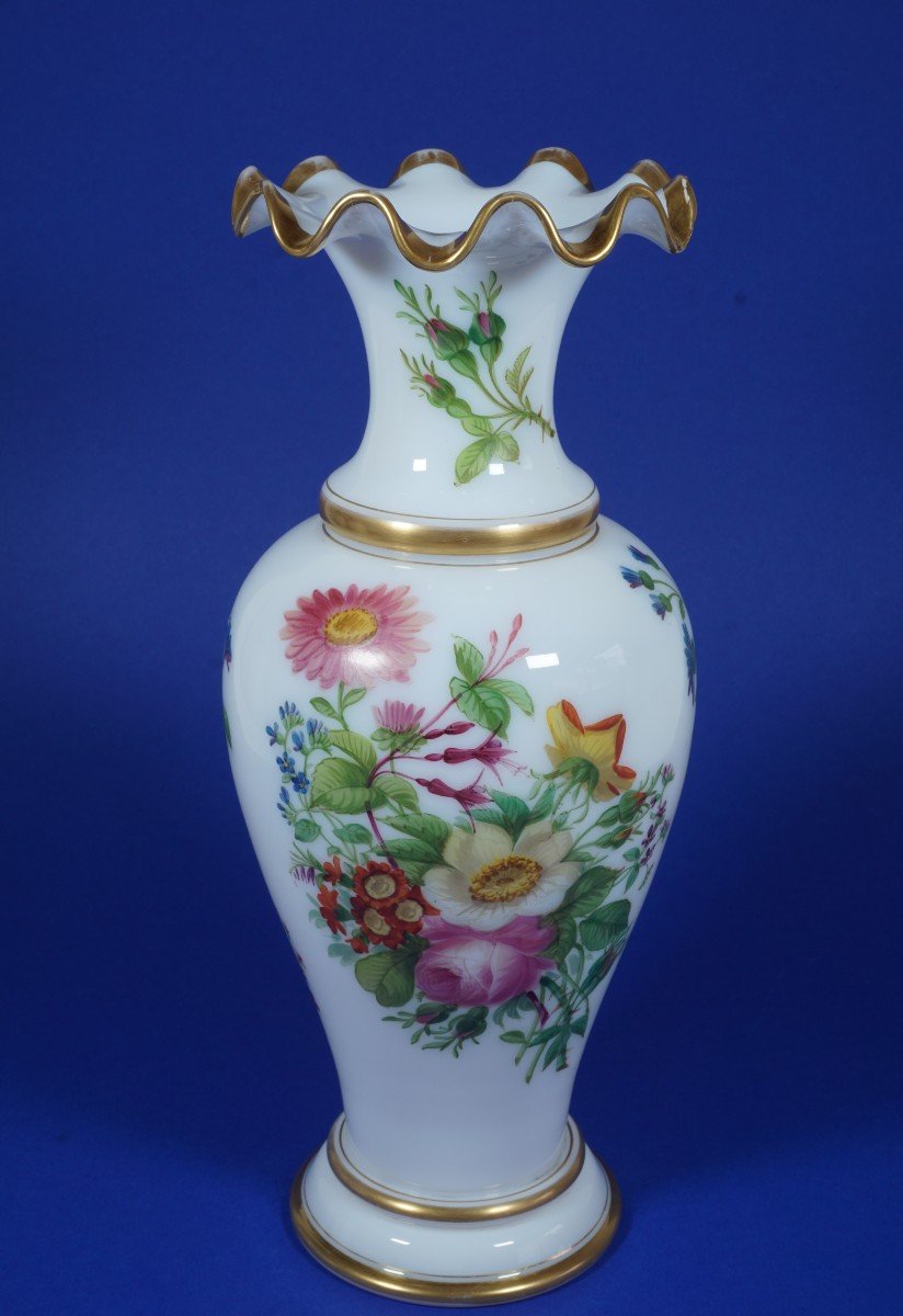 Vase cristal d' opale, opaline peint de fleurs XIX,  Baccarat?