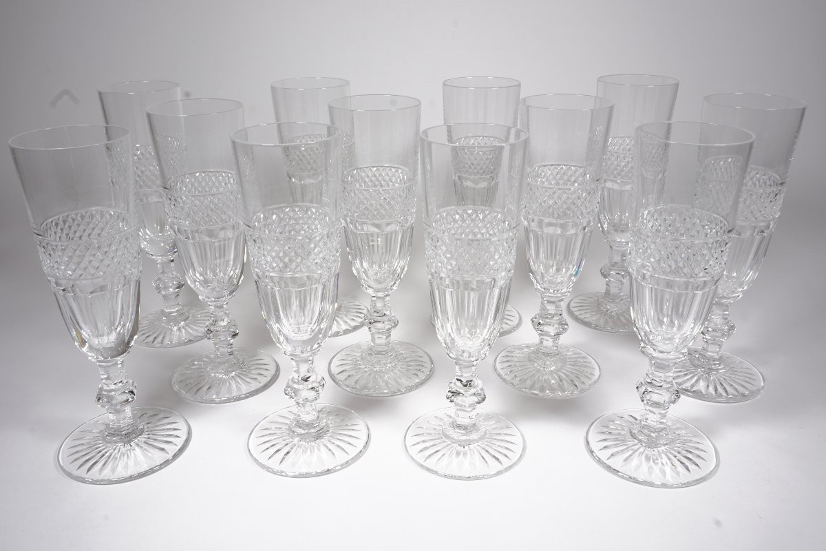 12 Saint Louis Trianon Crystal Champagne Flutes-photo-1