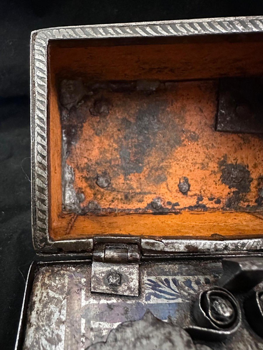 Small Iron Chest Box-photo-2