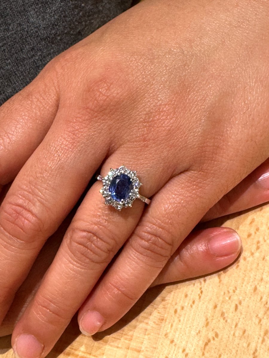 White Gold Halo Ring With Natural Ceylon Sapphire And Diamonds-photo-2