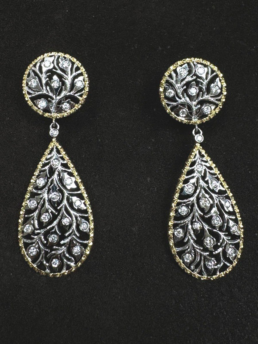 Two-tone Gold Earrings Set With Diamonds