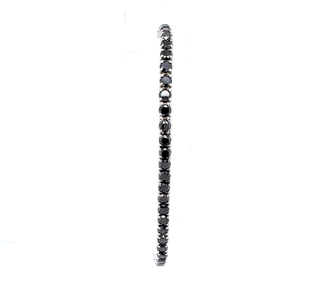 18kt White Gold Bracelet Set With Black Diamonds