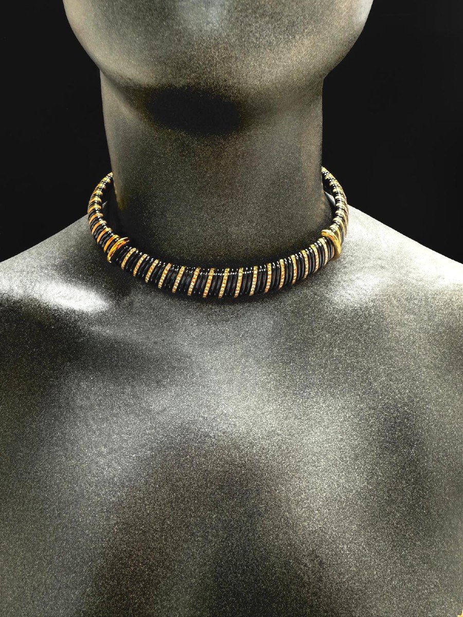 Collier Or Jaune & Acier Noir : Contraste élégant et audacieux