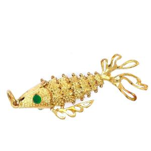 18 Kt Yellow Gold And Emerald Cabochon Fish Pendant.