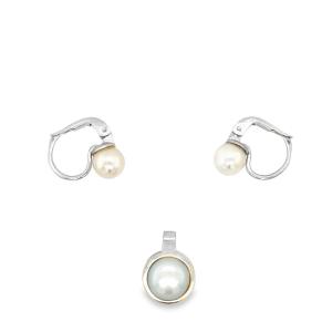 18kt White Gold Earring And Pendant Set. Pearls