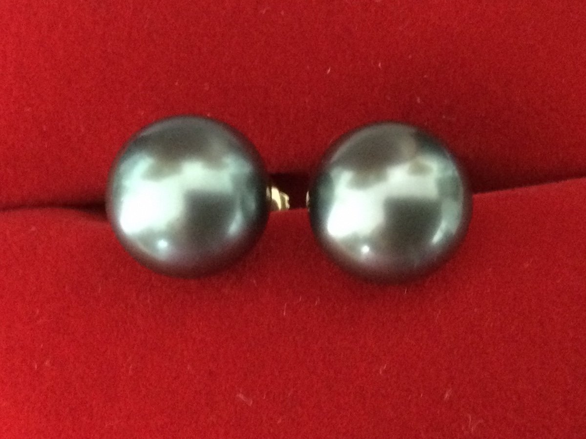 Yellow Gold And Tahitian Pearl Earrings -photo-2