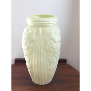 Vase Opalin Moulé Art Deco 