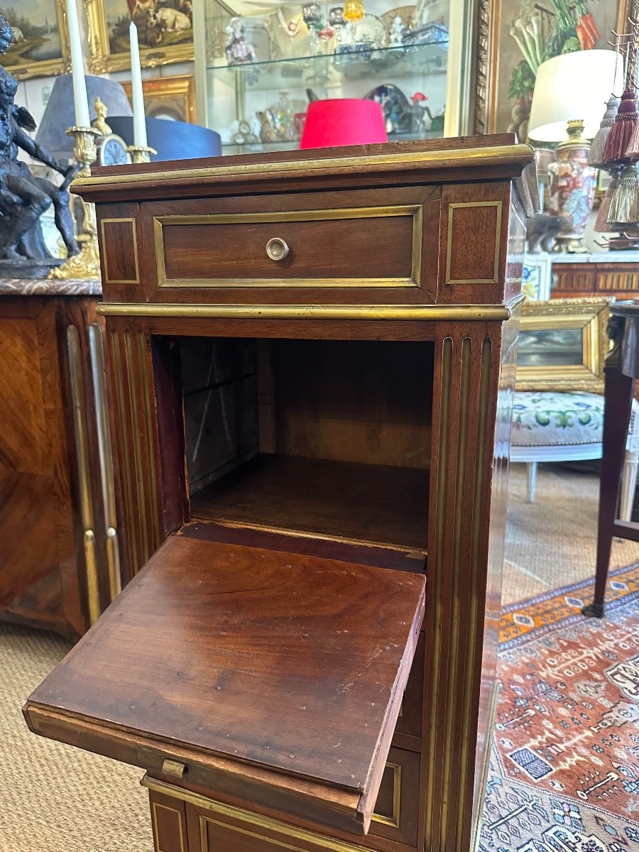 Louis XVI Style Mahogany Bedside Chest. -photo-4