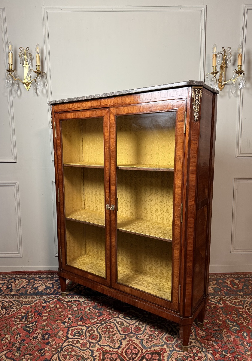 Vitrine / Bibliothèque d'époque Louis XVI En Marqueterie. 