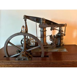 Maquette D’une Machine à Vapeur De James Watt. 