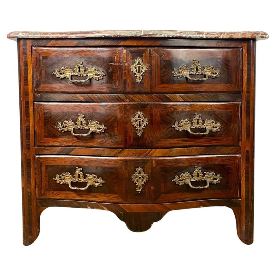 Commode Française Galbée d'époque Régence En Marqueterie Et Dessus Marbre - 18ème France