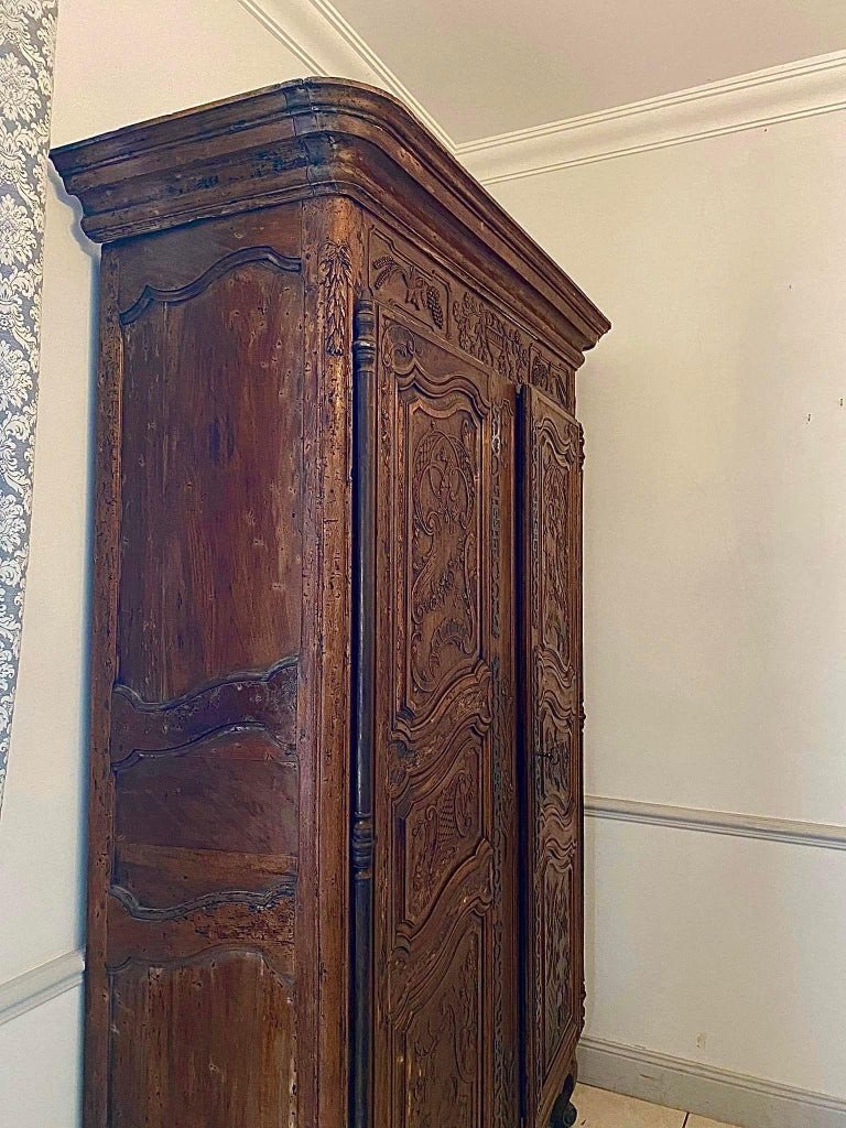 Large Richly Carved Louis XV Provençal Period Wardrobe - 18th Century France-photo-3