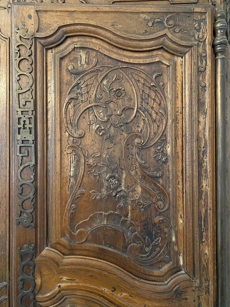 Large Richly Carved Louis XV Provençal Period Wardrobe - 18th Century France-photo-6