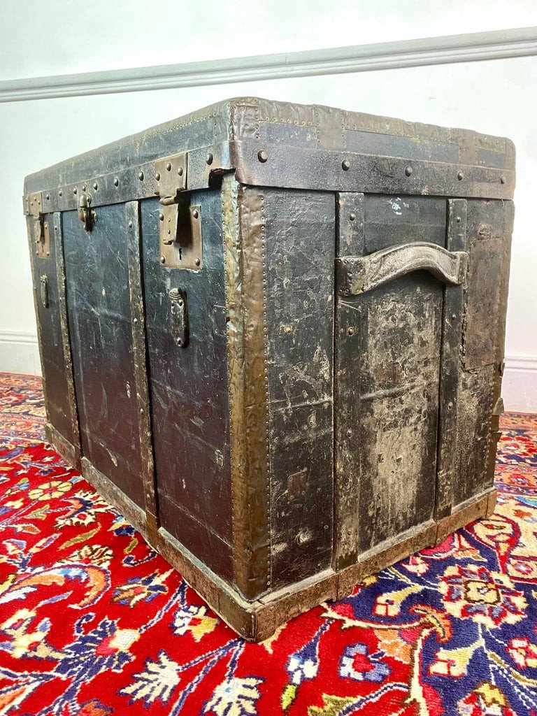 Parisian Travel Trunk In Black Wood And Brass - 19th Paris France-photo-6