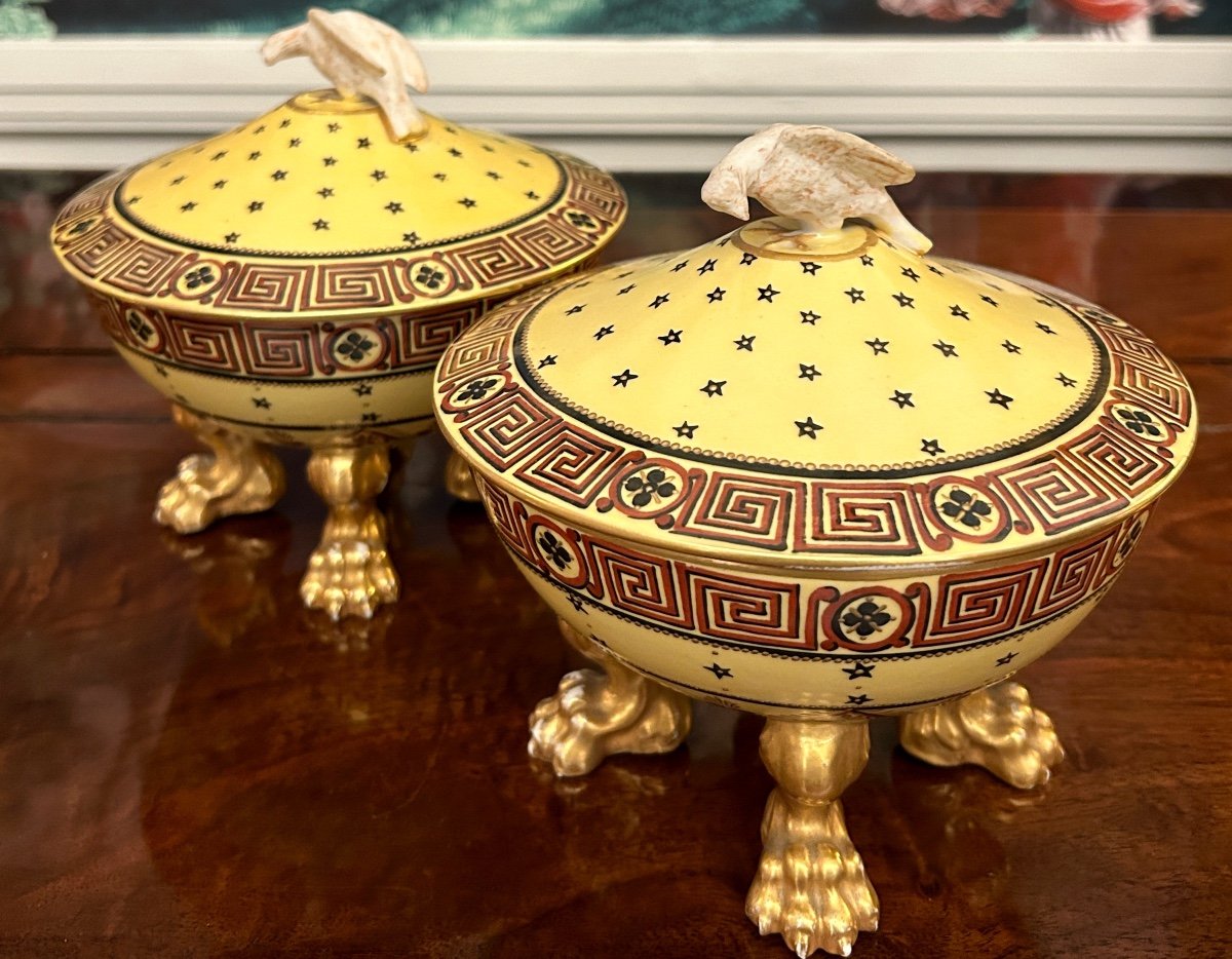 Pair Of Empire Polychrome And Gilded Porcelain Drageoirs Bowls, Locré-photo-1