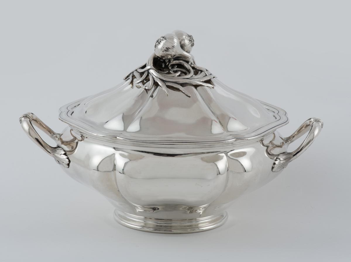 DEBAIN & FLAMANT, Paris 1864-1874, soupière en argent massif