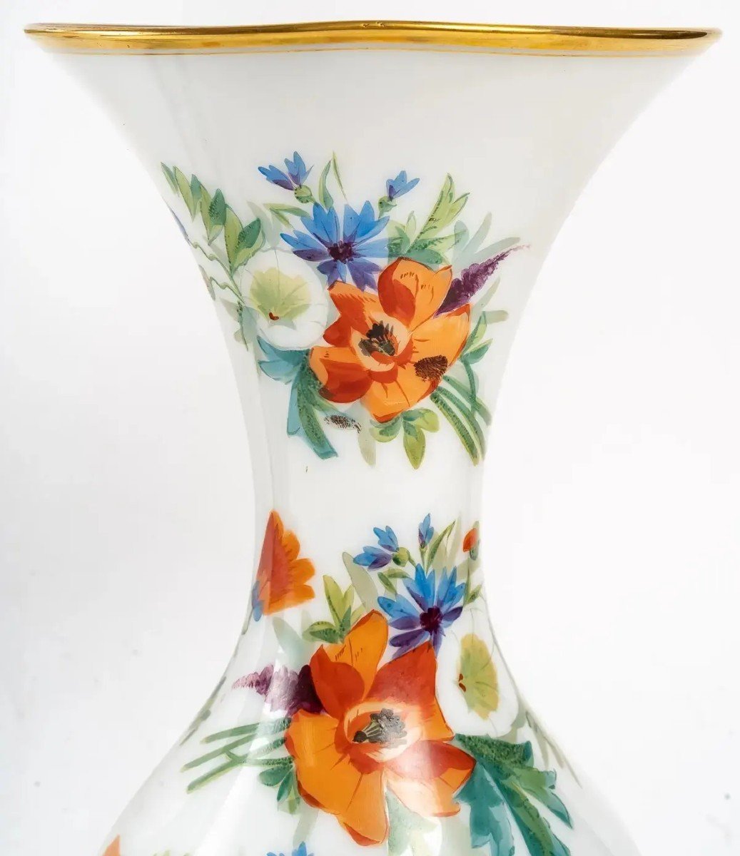 élégante Paire De Vases En Opaline De Baccarat, Décor De Fleurs Colorée-photo-4
