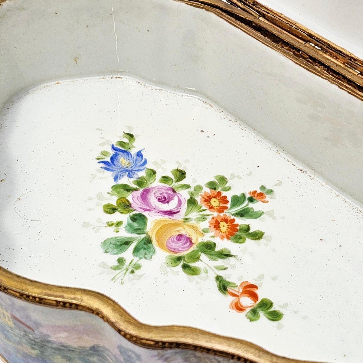 Magnificent White Porcelain Box, XIXth Century, Signed-photo-3