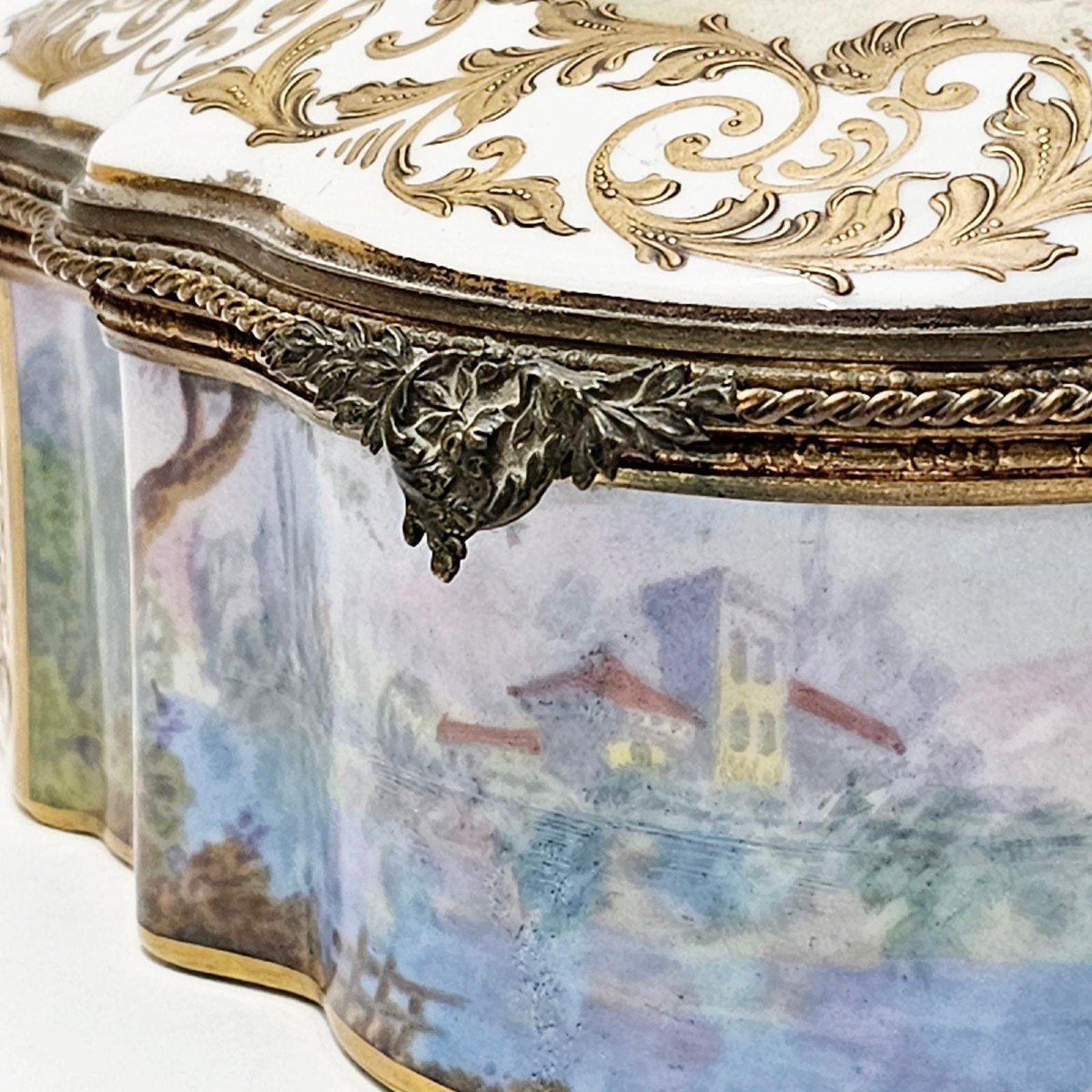 Magnificent White Porcelain Box, XIXth Century, Signed-photo-5