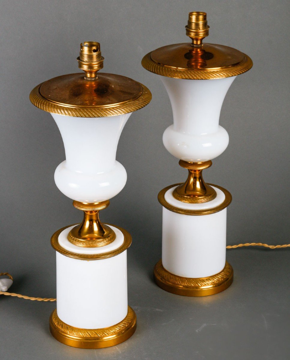 Paire De Lampes En Opaline Francais, Monture En Bronze, électrifié.-photo-2