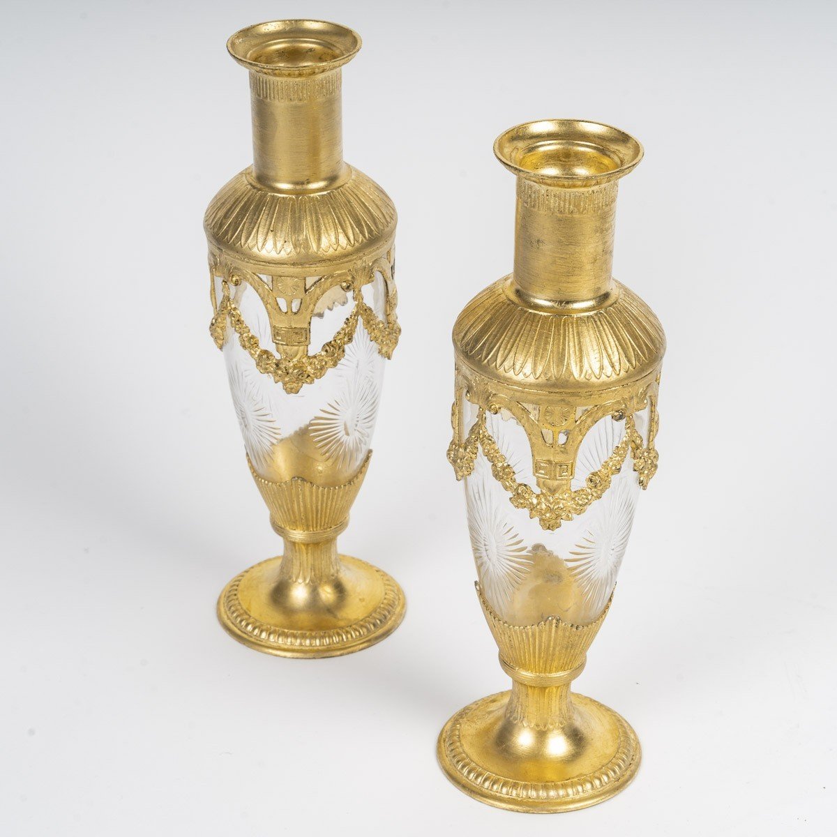 Paire De Vases En Cristal Taillé Et Métal Doré, XIXème Siècle