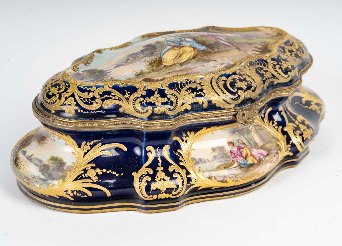 Porcelain Box-casket Signed Sèvres, 19th Century