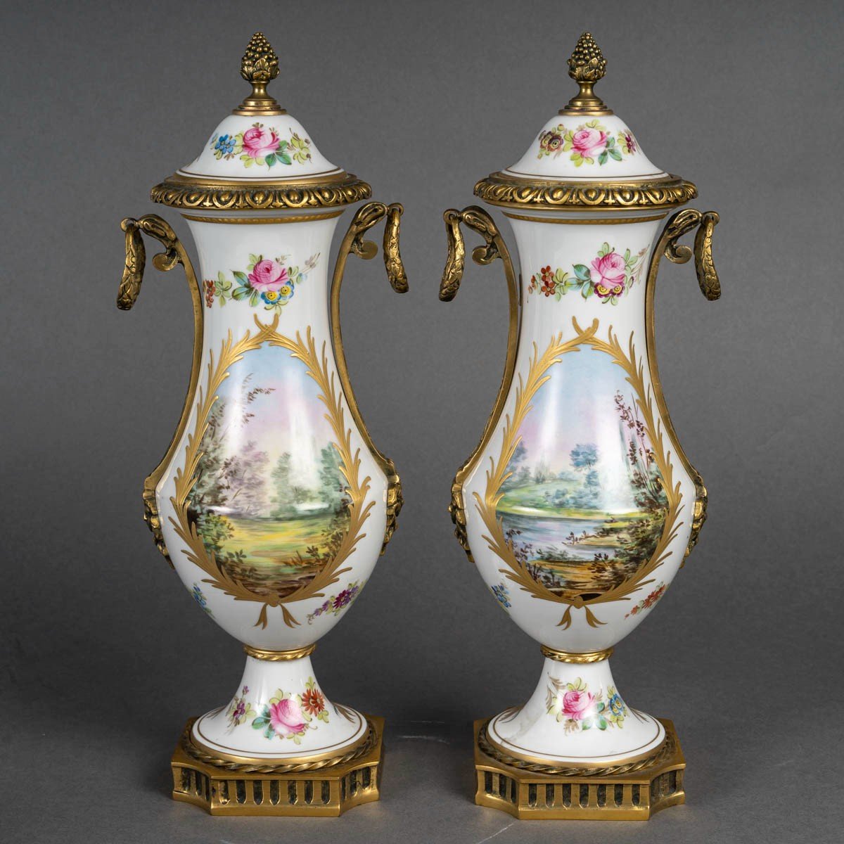 Paire De Vases En Porcelaine Signés Château De Blois – XIXᵉ Siècle-photo-2