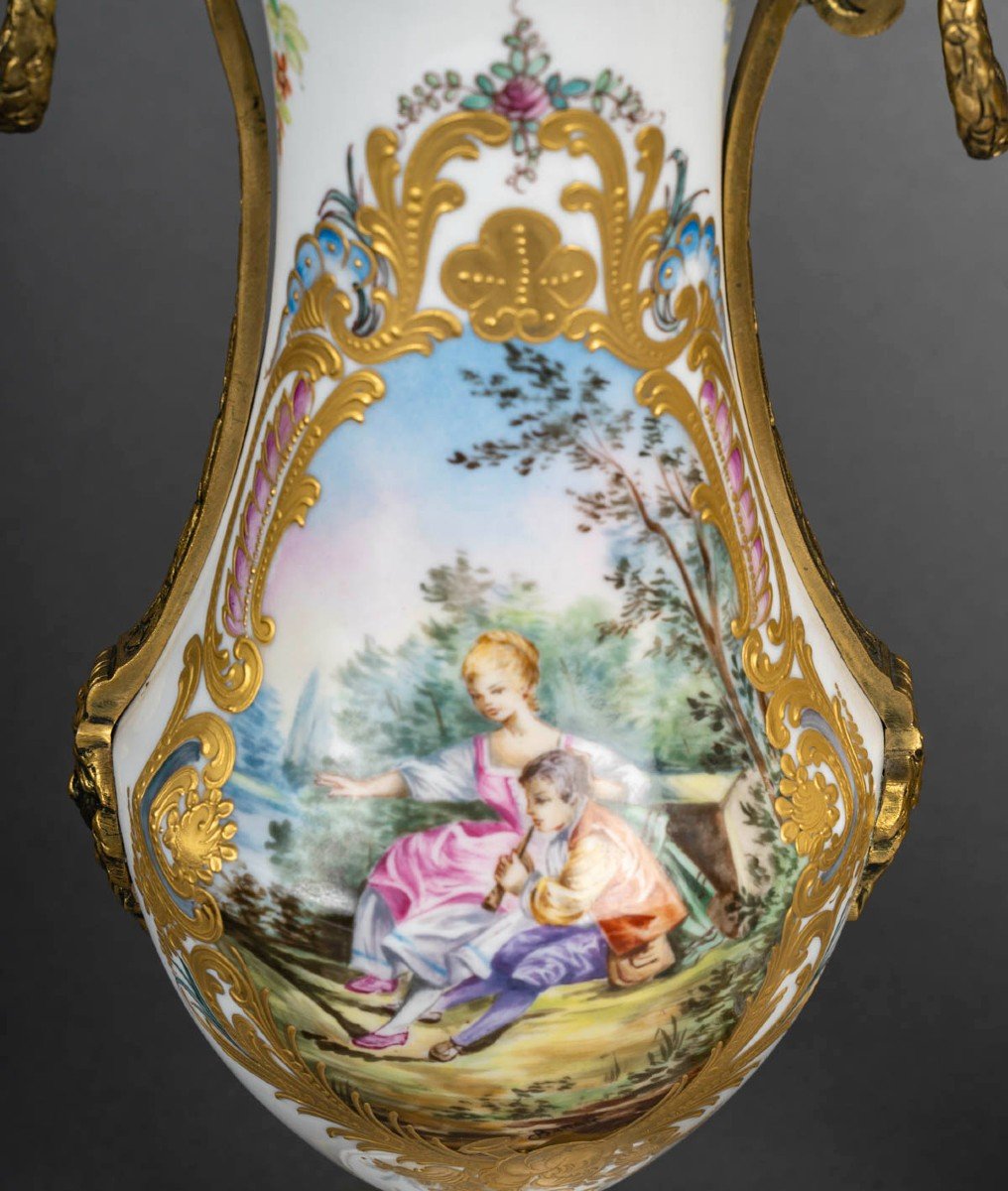 Paire De Vases En Porcelaine Signés Château De Blois – XIXᵉ Siècle-photo-3