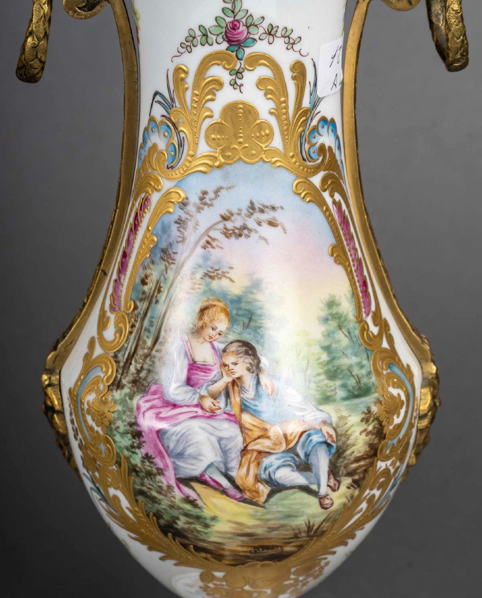 Paire De Vases En Porcelaine Signés Château De Blois – XIXᵉ Siècle-photo-2